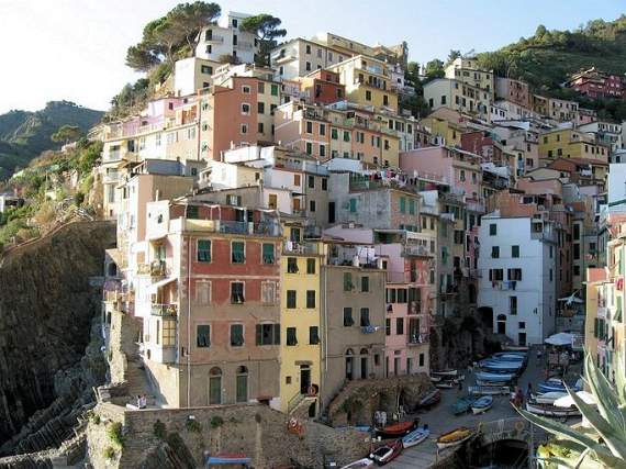 Riomaggiore An Incredible cliff-Side Village In Italy (4)