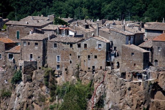 Calcata A Precarious Small Town In Italy (11)