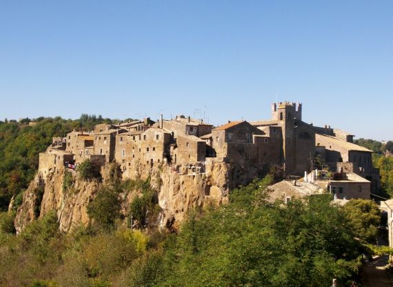 Calcata A Precarious Small Town In Italy (9)