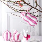 40 Colorful Easter Décor Ideas for Spring Homes and Holiday Tables (18)-min