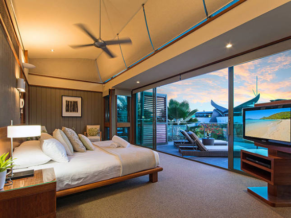 Luxury Yacht Club Villa 6 Blending in With Sea Waters Hamilton Island, Queensland, Australia (13)