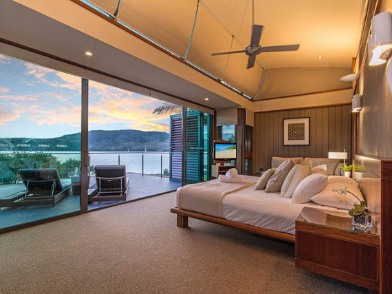 Luxury Yacht Club Villa 6 Blending in With Sea Waters Hamilton Island, Queensland, Australia (37)