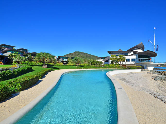 Luxury Yacht Club Villa 6 Blending in With Sea Waters Hamilton Island, Queensland, Australia (8)