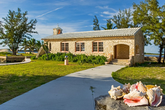 Living Large Within a Natural Paradise The Little Whale Cay in Bahamas (25)