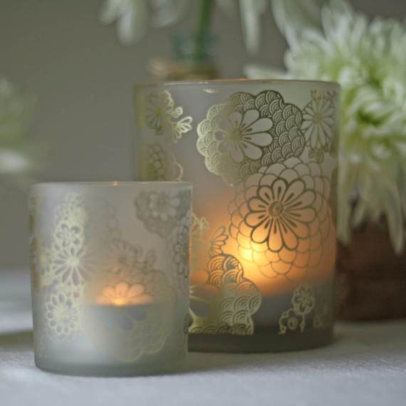 Decorative-Candles-and-Flowers-Cute-Mothers-Day-Gift-Ideas-17