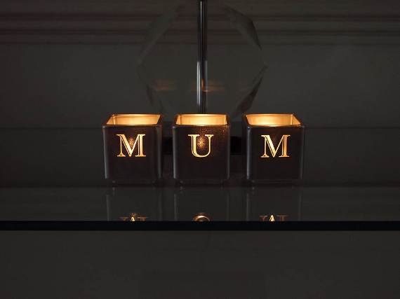 Decorative-Candles-and-Flowers-Cute-Mothers-Day-Gift-Ideas-22