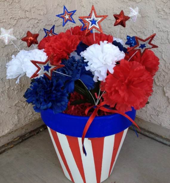 33-Front-Porch-Decorating-Ideas-for-the-4th-of-July-32