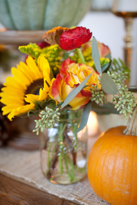 Warm and Inviting Thanksgiving Centerpiece Ideas  (20)