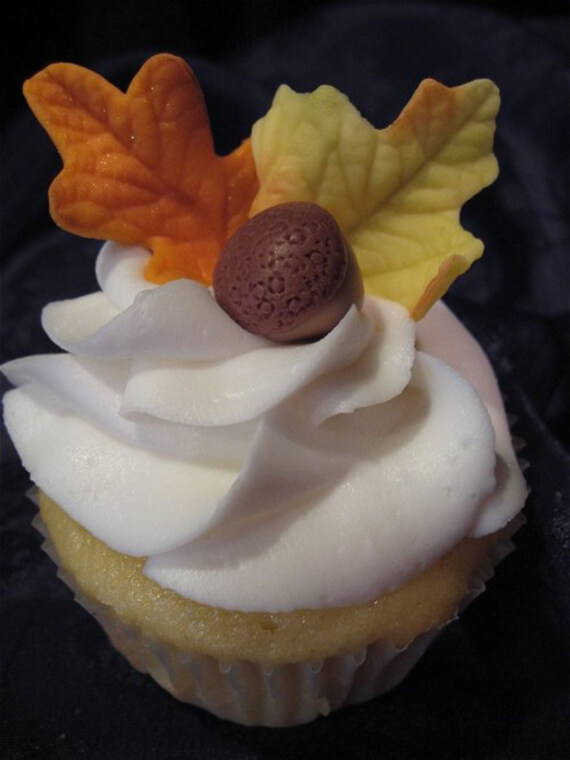 Cute Fall & Halloween Heavenly Holiday Desserts (7)