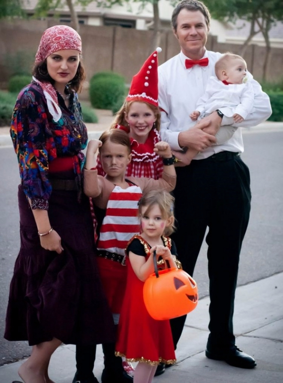 Family Halloween Costumes (57)