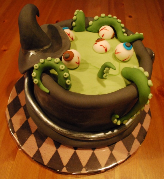 Cute & Non scary Halloween Cake Decorations  (2)