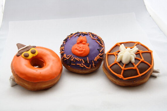 Easy Halloween Treats Doughnuts of Doom (14)