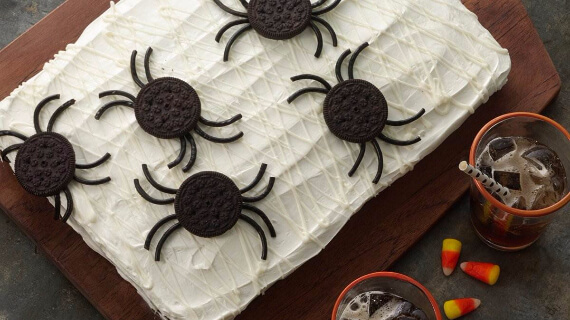 Fun And Simple Ideas For Decorating Halloween Cupcakes (12)