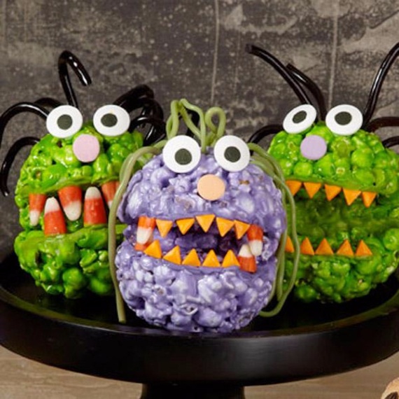 Fun And Simple Ideas For Decorating Halloween Cupcakes (2)