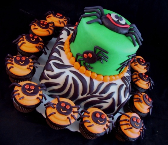 Fun And Simple Ideas For Decorating Halloween Cupcakes (22)