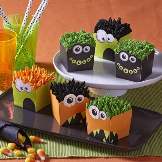 Fun And Simple Ideas For Decorating Halloween Cupcakes (33)
