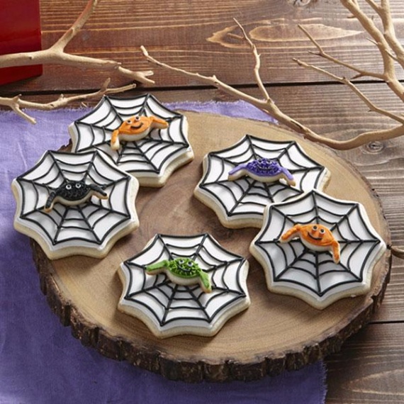 Fun And Simple Ideas For Decorating Halloween Cupcakes (5)