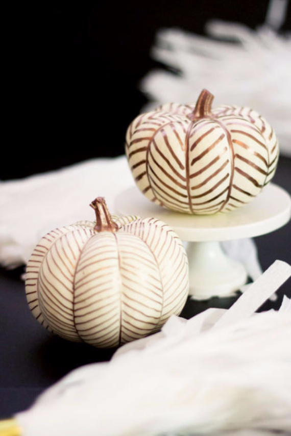 Ways to Decorate for Fall, Halloween and Thanksgiving With Pumpkins (27)