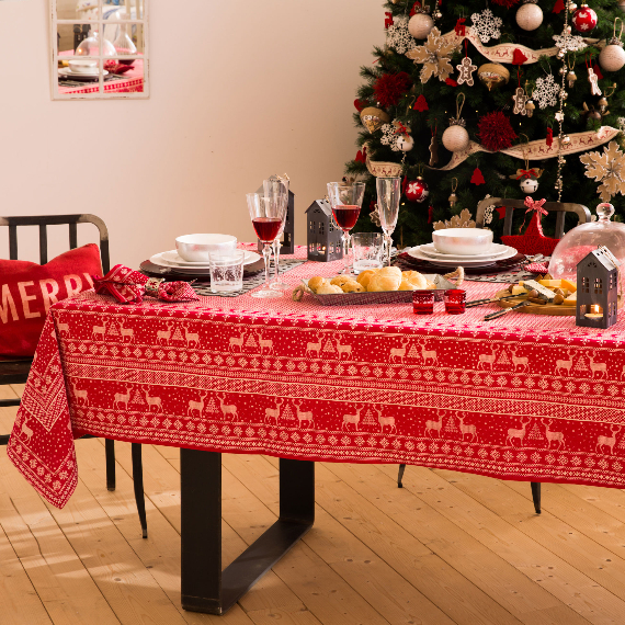 Christmas Dining Table Decor In Red And White (10)