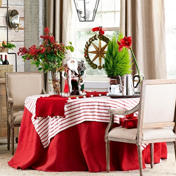 Christmas Dining Table Decor In Red And White  (1)