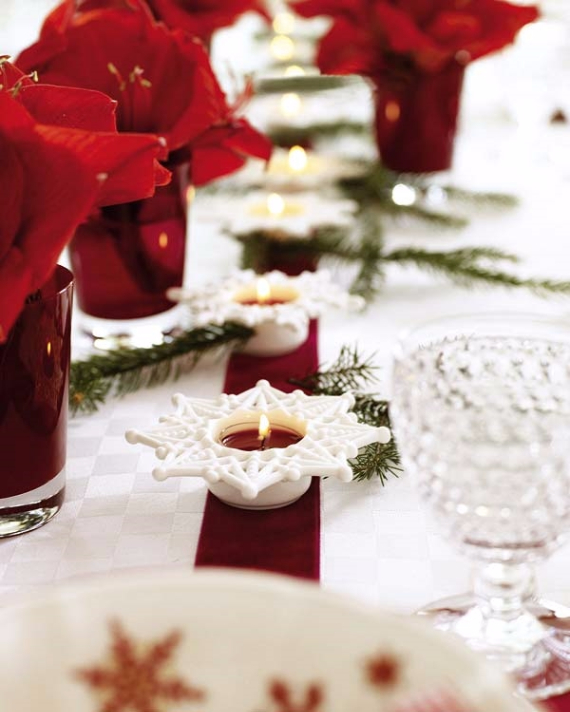 Christmas Dining Table Decor In Red And White (11)