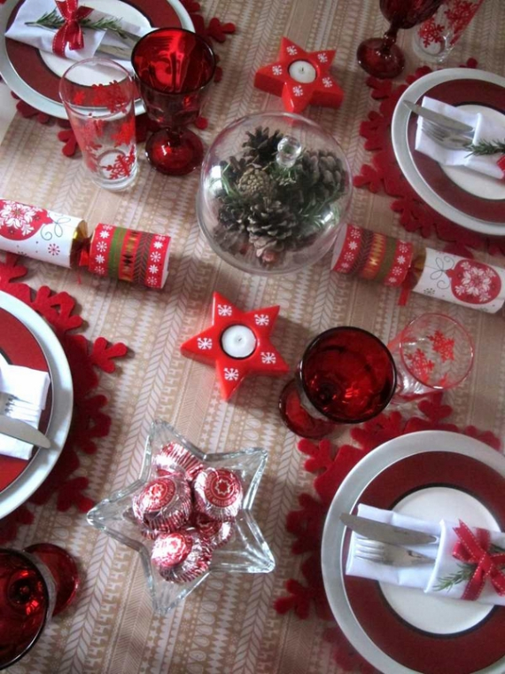 Christmas Dining Table Decor In Red And White (1)