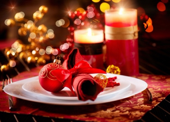 Christmas Dining Table Decor In Red And White  (18)
