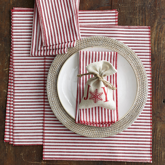 Christmas Dining Table Decor In Red And White (2)