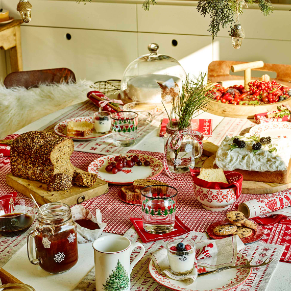 60 Christmas Dining Table Decor In Red And White
