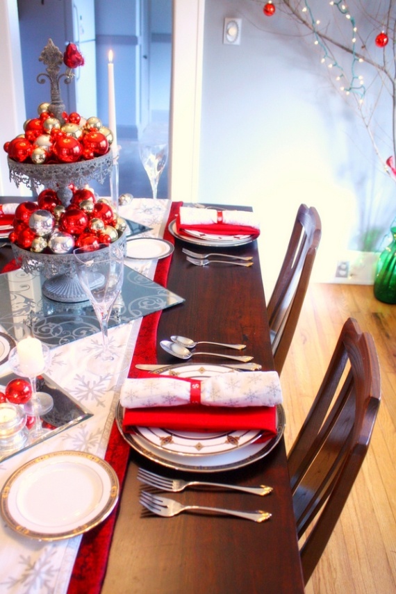 Christmas Dining Table Decor In Red And White  (5)