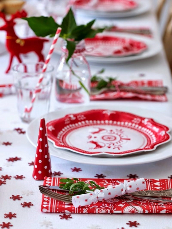 Christmas Dining Table Decor In Red And White (6)