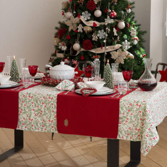 Christmas Dining Table Decor In Red And White (7)