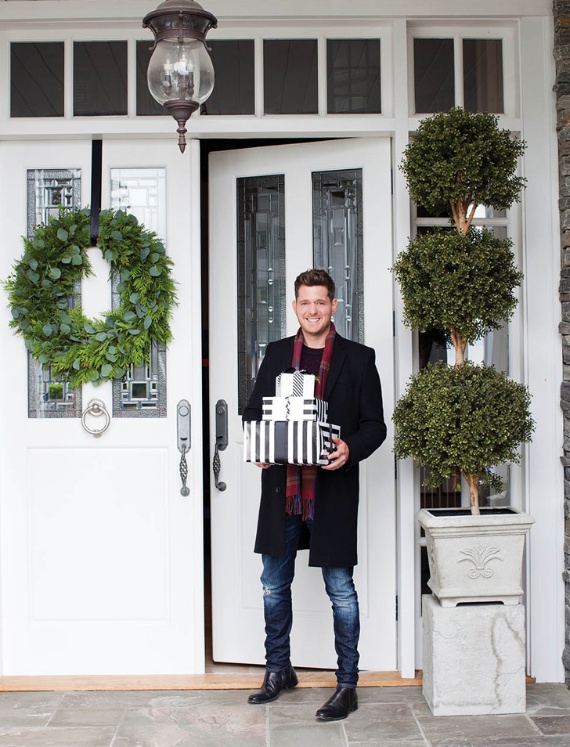 Take a Peek at Michael Bublل’s Sleek and Elegant ‘Christmas’ Home (14)