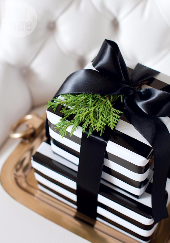 Take a Peek at Michael Bublل’s Sleek and Elegant ‘Christmas’ Home (21)
