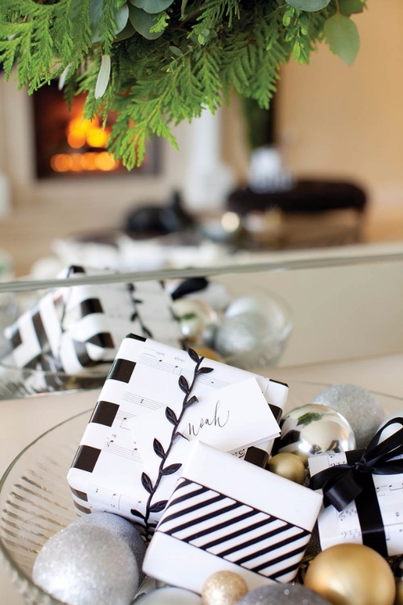Take a Peek at Michael Bublل’s Sleek and Elegant ‘Christmas’ Home (6)