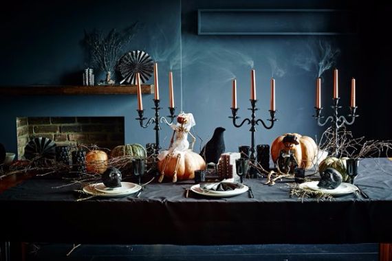 Elegant Gothic, Ghastly & Gory Halloween Decorations (4)