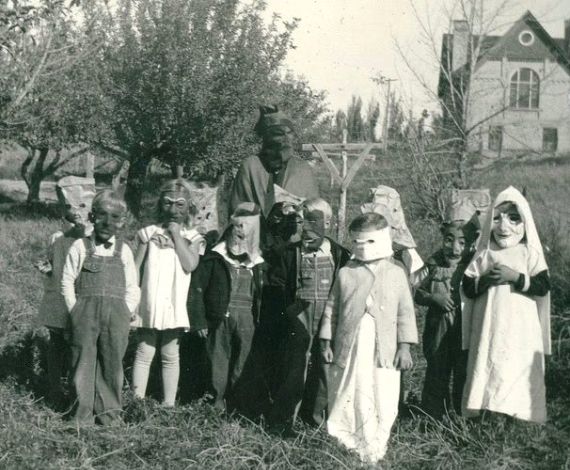 Modern Day Halloween Traditions & History (2)