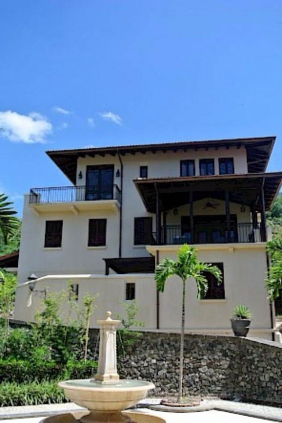 Casa Pinita – Exquisite Modern Home in Costa Rica (13)
