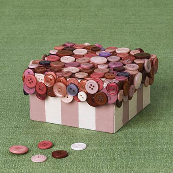 Creative DIY Craft Decorating Ideas Using Colorful Buttons (37)