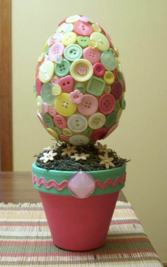 Creative DIY Craft Decorating Ideas Using Colorful Buttons (4)