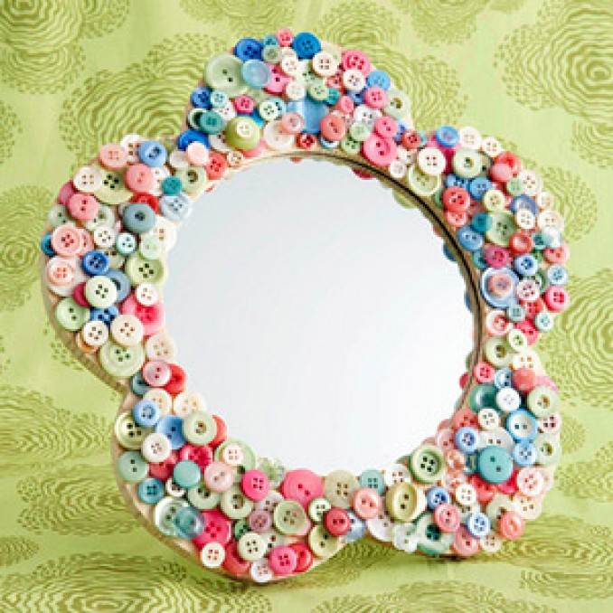 Creative DIY Craft Decorating Ideas Using Colorful Buttons (46)