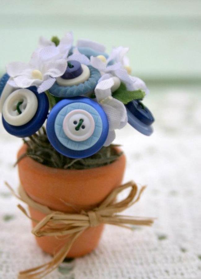 Creative DIY Craft Decorating Ideas Using Colorful Buttons (61)