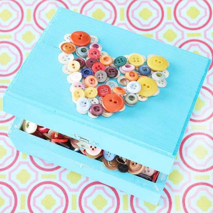 Creative DIY Craft Decorating Ideas Using Colorful Buttons (65)