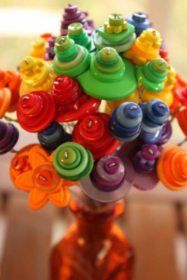 Creative DIY Craft Decorating Ideas Using Colorful Buttons (66)