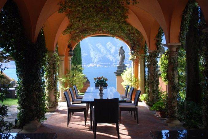 Delightful Villa On Lake Como Italy (13)