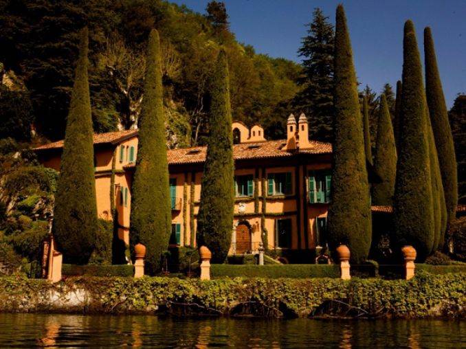 Delightful Villa On Lake Como Italy (17)
