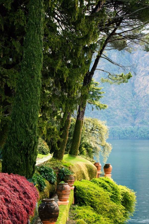 Delightful Villa On Lake Como Italy (33)
