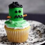 Creepy-Halloween-Ideas-50-Edible-Decorations-for-Halloween-Party-Table_19
