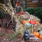 Cute And Cozy Rustic Fall And Halloween Décor Ideas (62)