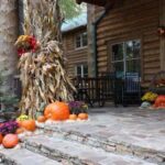 Cute And Cozy Rustic Fall And Halloween Décor Ideas (63)